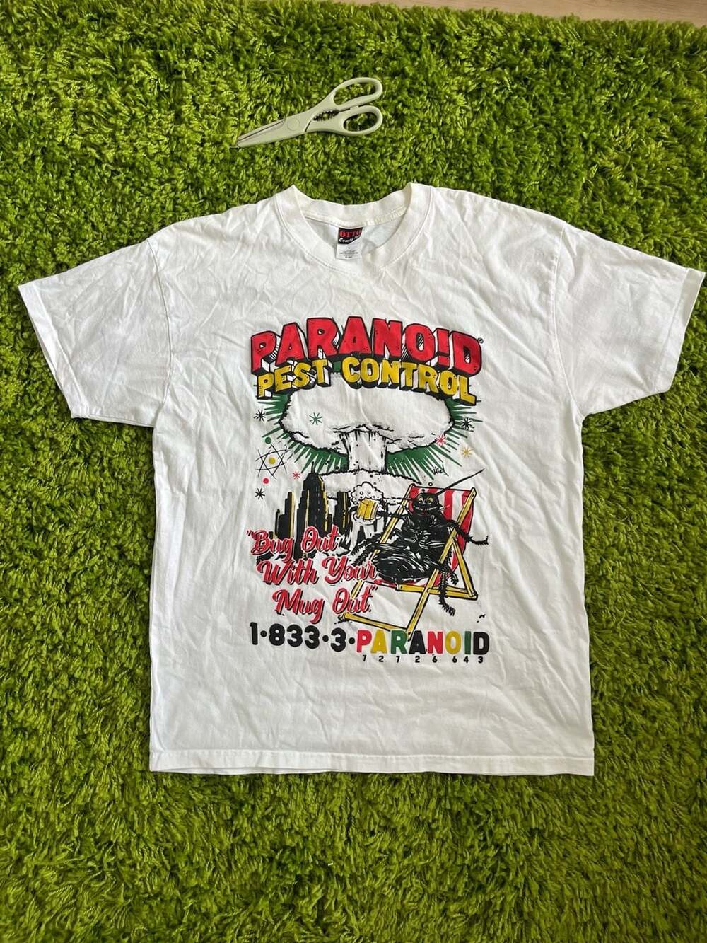 PARANOID Pest Control "Bug Out With Your Mug Out" T-Shirt Size L
